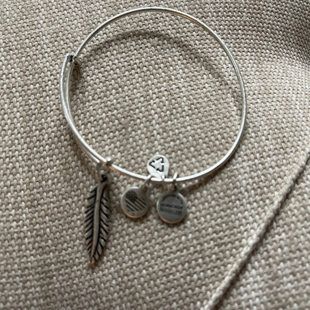 Alex and Ani bracelete